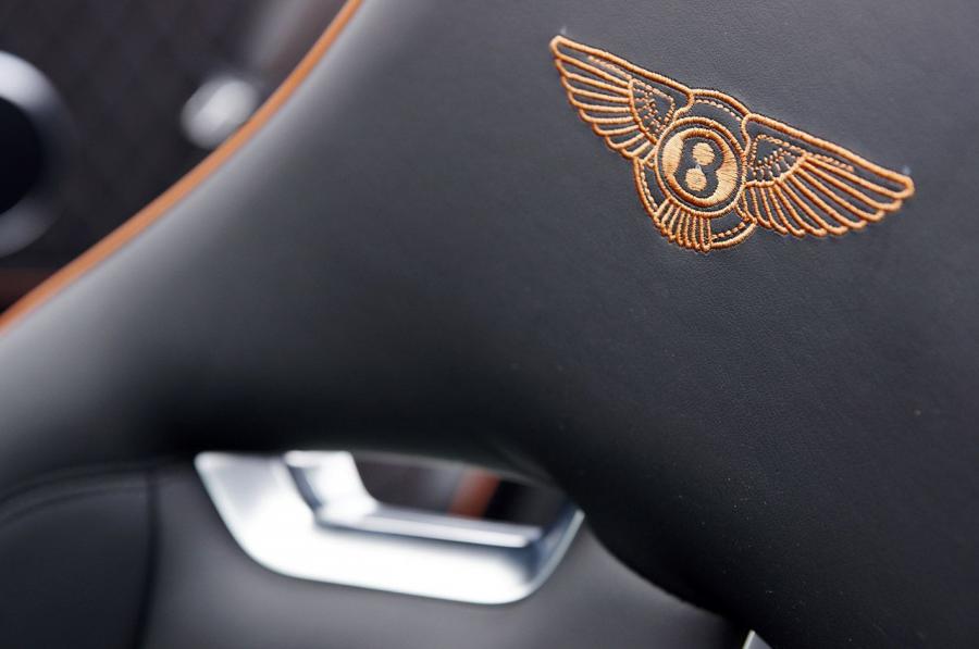 Детали интерьера Bentley Continental SuperSports Convertible 2010 года  (фото 18 из 108)